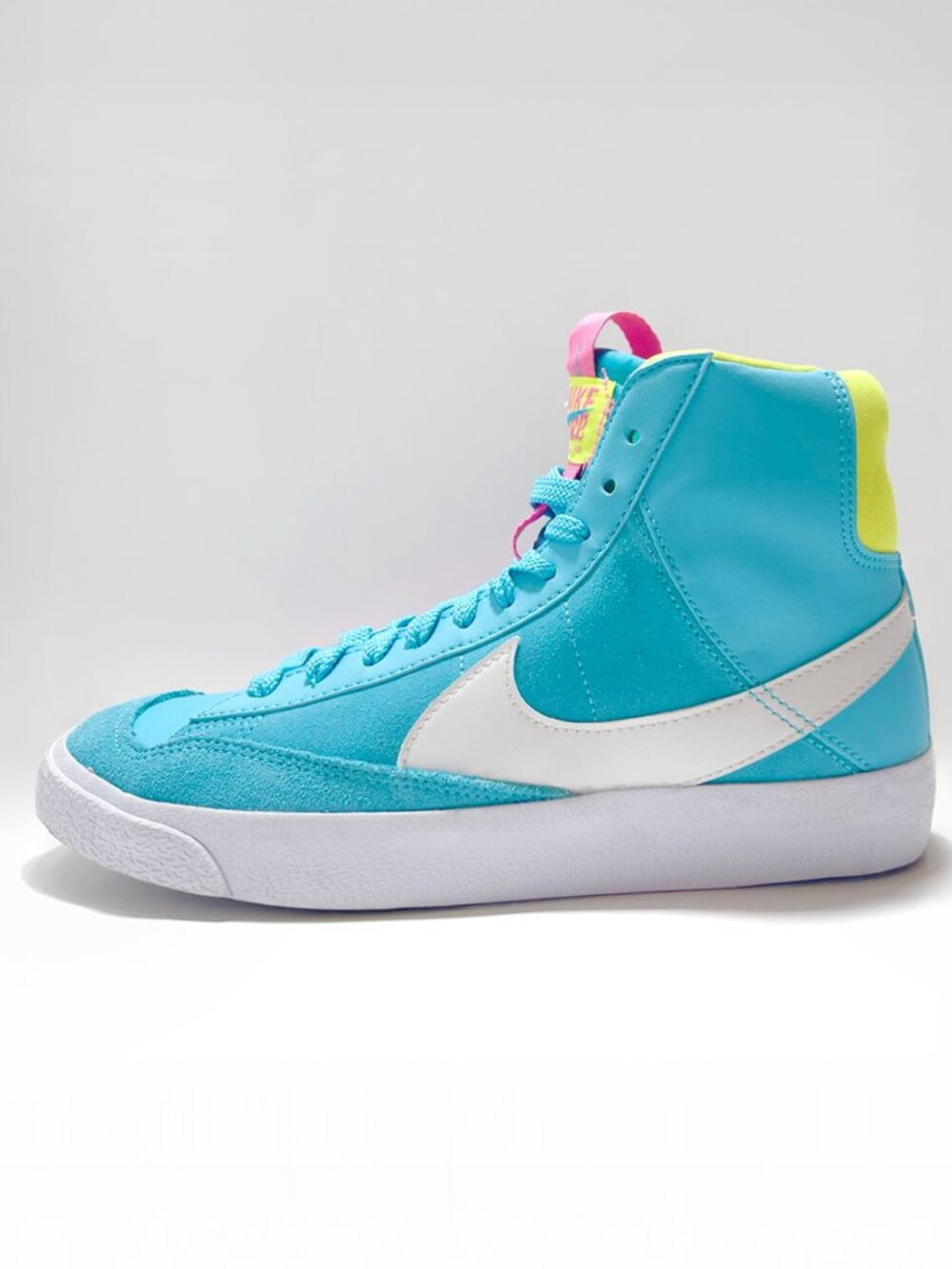 Nike Blazer  — WOMANS SIZE 8  :  MENS 6.5  :  EUR 39